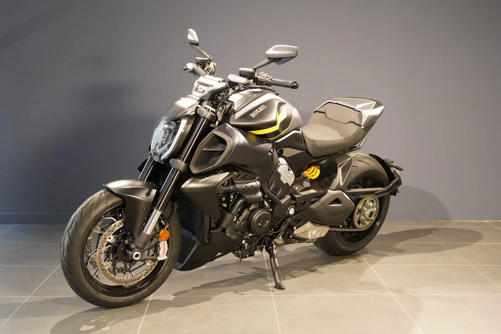Zontes Diavel V4 Dark Stealth Yellow d'occasion